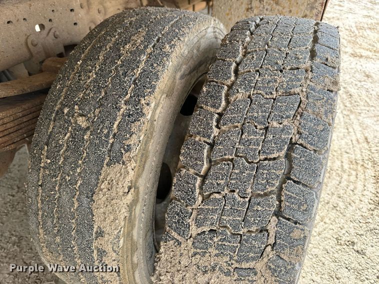 image for item EN5151 2001 Ford F550 Super Duty chipper truck