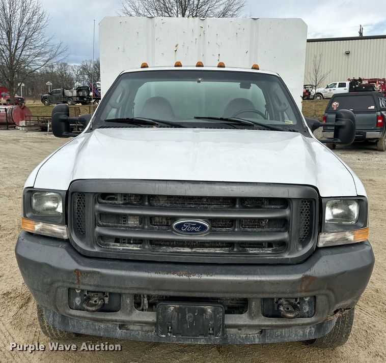 image for item EN5152 2004 Ford F450 Super Duty chipper truck