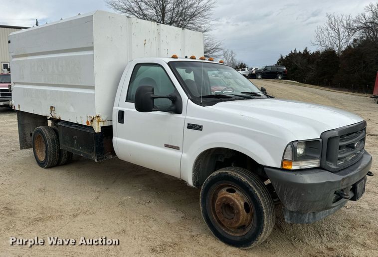 image for item EN5152 2004 Ford F450 Super Duty chipper truck