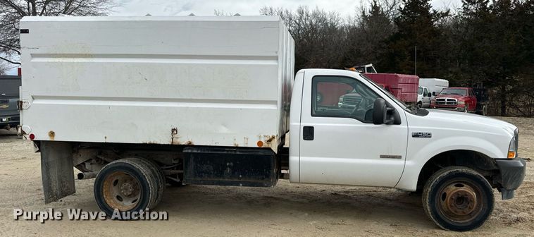 image for item EN5152 2004 Ford F450 Super Duty chipper truck
