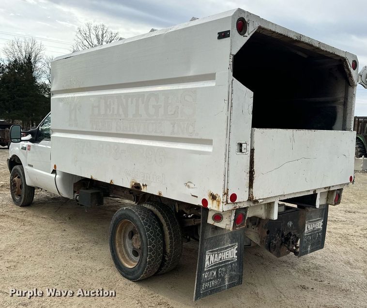 image for item EN5152 2004 Ford F450 Super Duty chipper truck