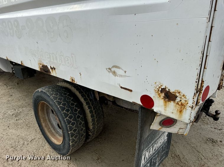 image for item EN5152 2004 Ford F450 Super Duty chipper truck