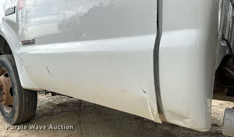 image for item EN5152 2004 Ford F450 Super Duty chipper truck