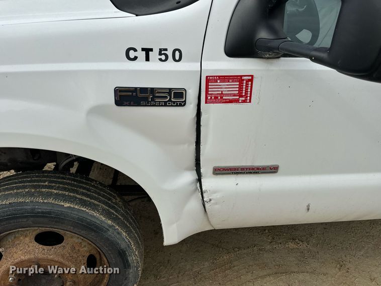 image for item EN5152 2004 Ford F450 Super Duty chipper truck