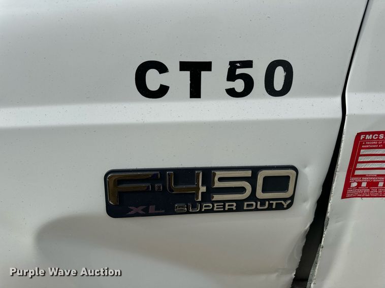 image for item EN5152 2004 Ford F450 Super Duty chipper truck