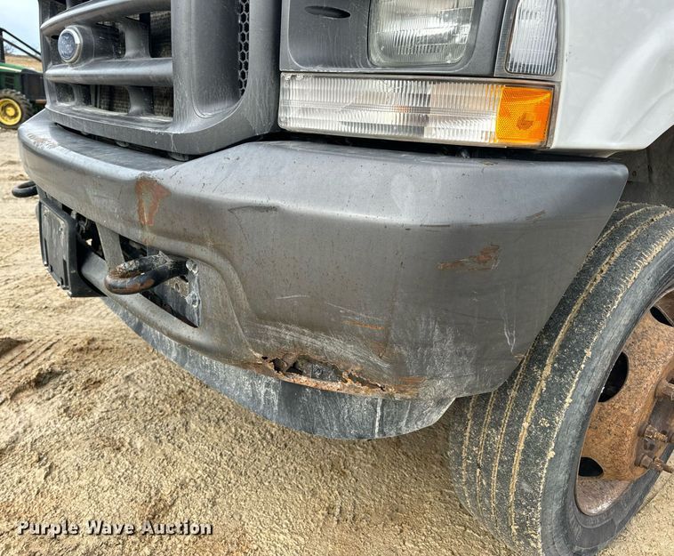image for item EN5152 2004 Ford F450 Super Duty chipper truck
