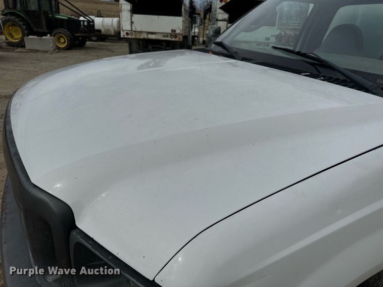 image for item EN5152 2004 Ford F450 Super Duty chipper truck