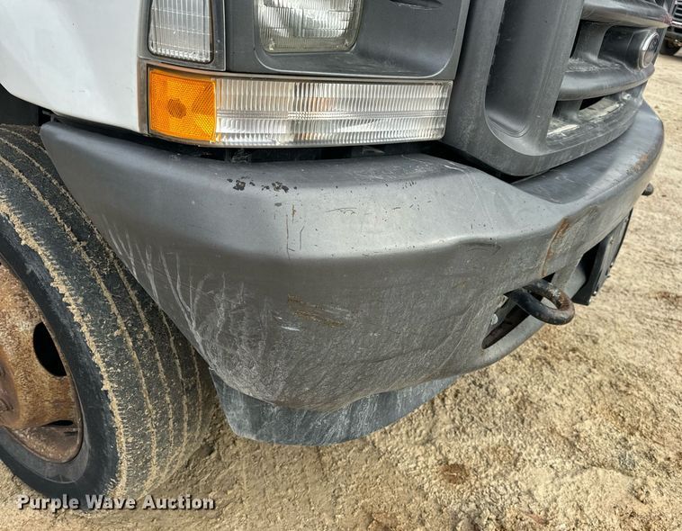 image for item EN5152 2004 Ford F450 Super Duty chipper truck