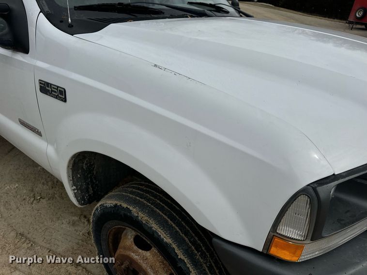 image for item EN5152 2004 Ford F450 Super Duty chipper truck