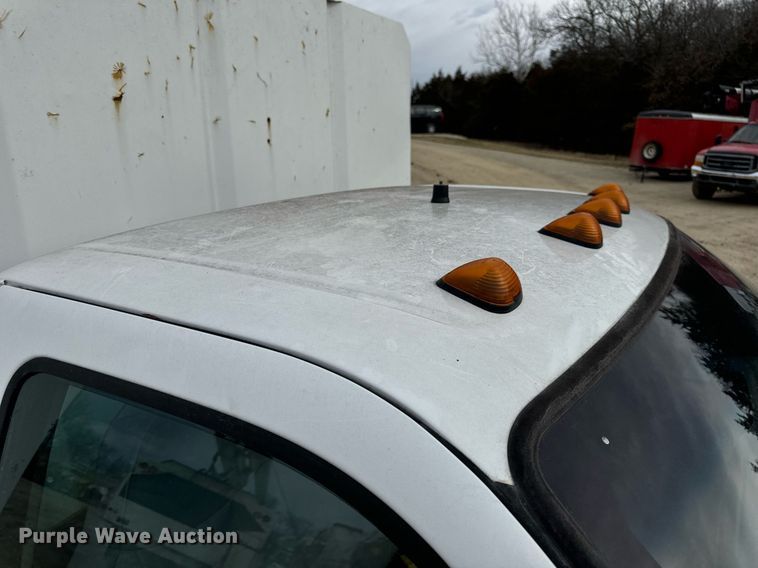 image for item EN5152 2004 Ford F450 Super Duty chipper truck