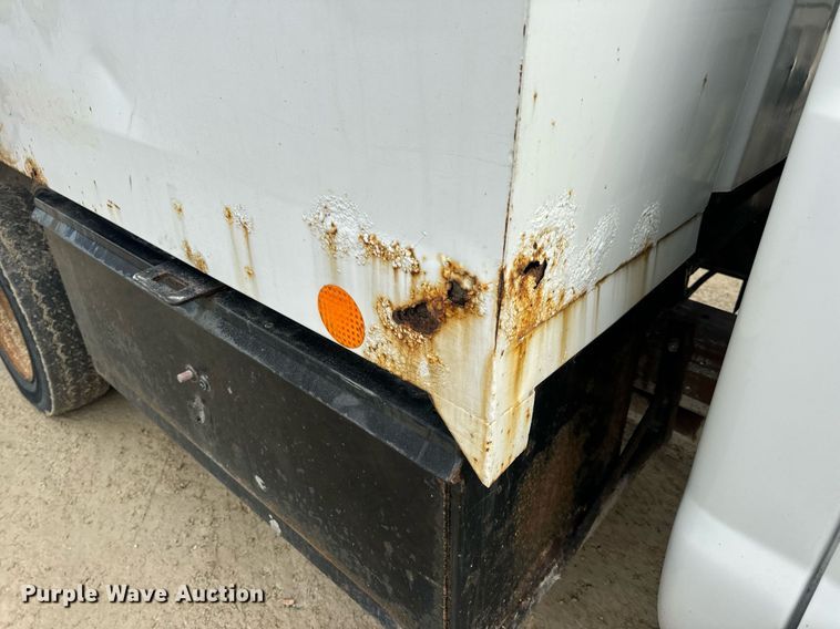 image for item EN5152 2004 Ford F450 Super Duty chipper truck