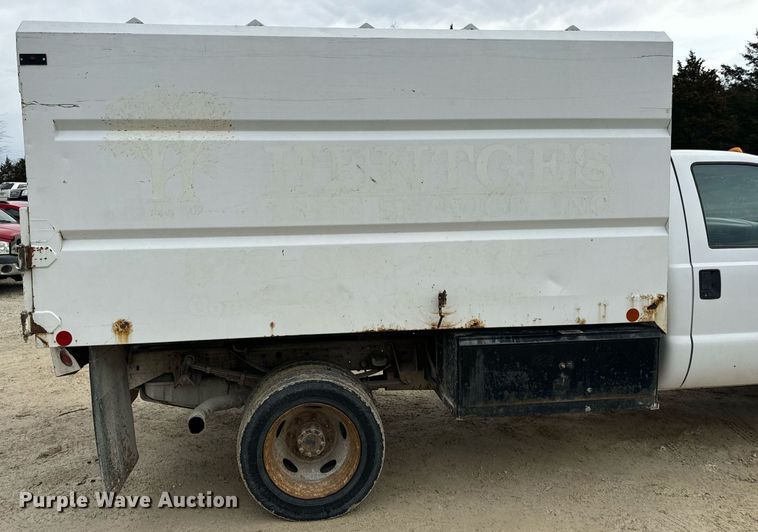 image for item EN5152 2004 Ford F450 Super Duty chipper truck