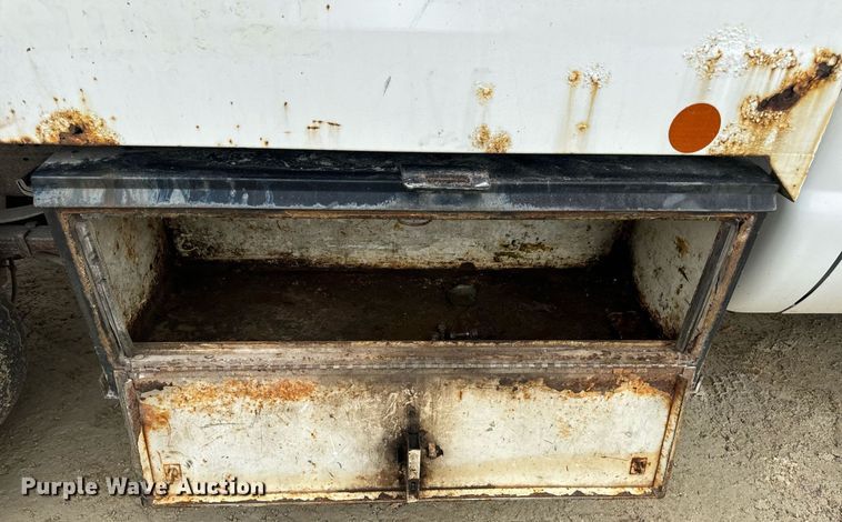 image for item EN5152 2004 Ford F450 Super Duty chipper truck