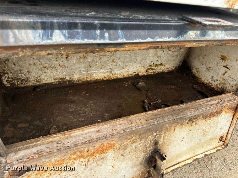 image for item EN5152 2004 Ford F450 Super Duty chipper truck