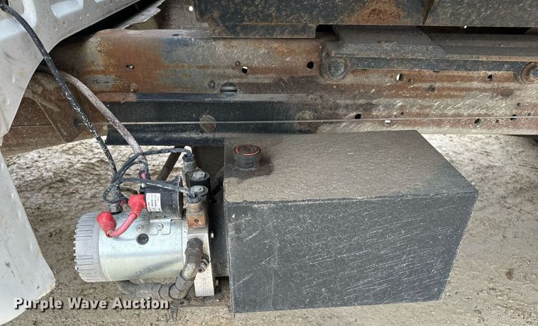 image for item EN5152 2004 Ford F450 Super Duty chipper truck