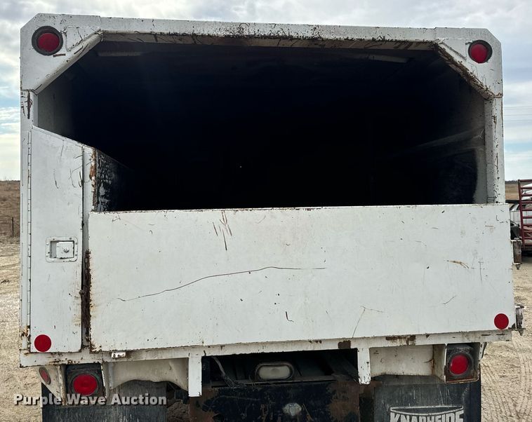 image for item EN5152 2004 Ford F450 Super Duty chipper truck