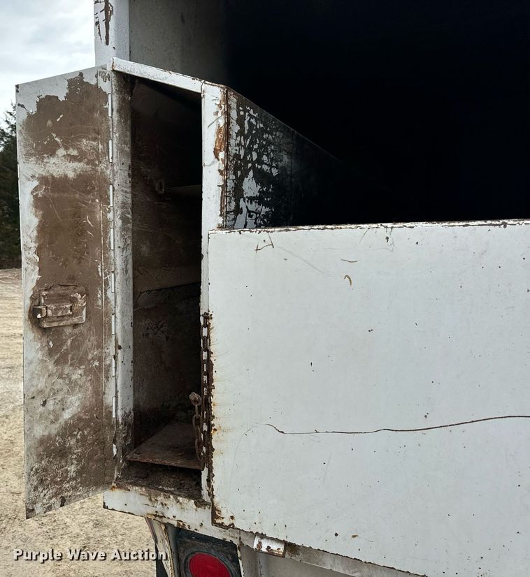 image for item EN5152 2004 Ford F450 Super Duty chipper truck