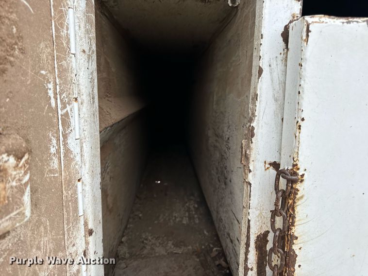 image for item EN5152 2004 Ford F450 Super Duty chipper truck