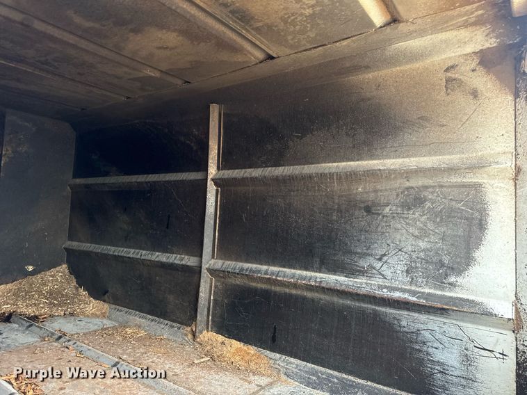 image for item EN5152 2004 Ford F450 Super Duty chipper truck