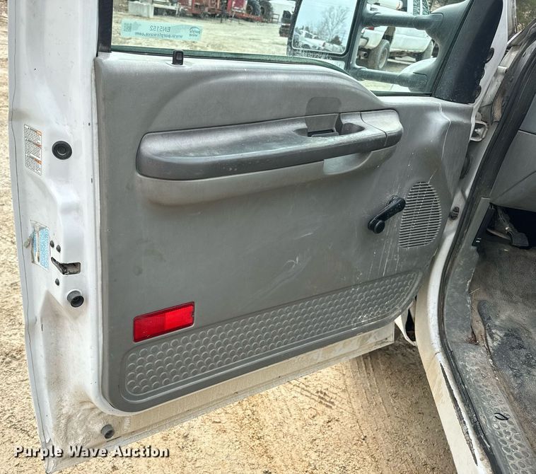 image for item EN5152 2004 Ford F450 Super Duty chipper truck