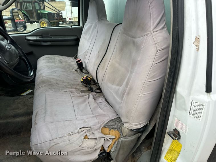 image for item EN5152 2004 Ford F450 Super Duty chipper truck