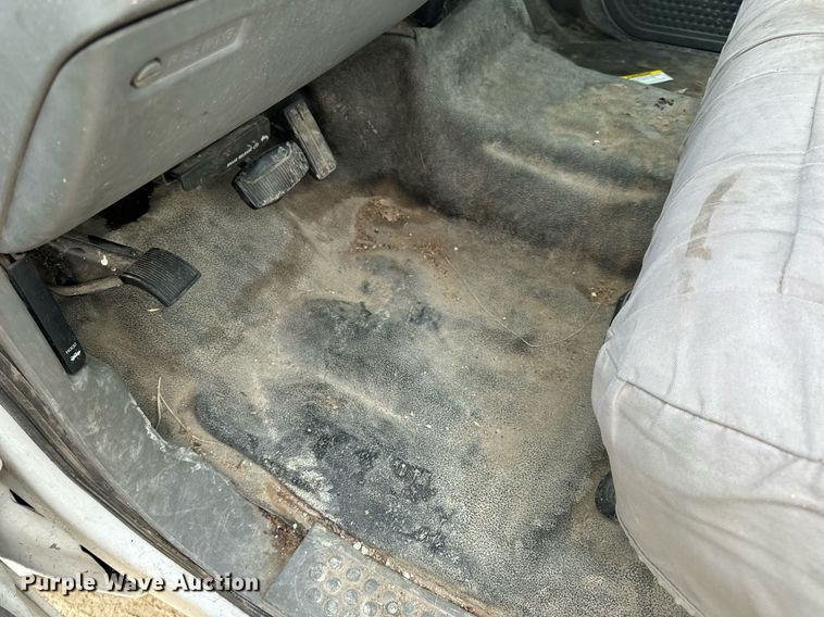 image for item EN5152 2004 Ford F450 Super Duty chipper truck