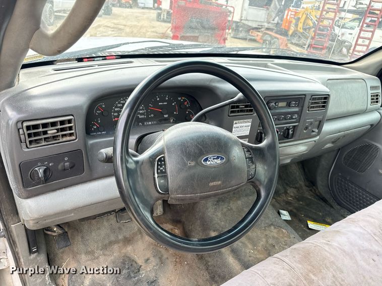 image for item EN5152 2004 Ford F450 Super Duty chipper truck