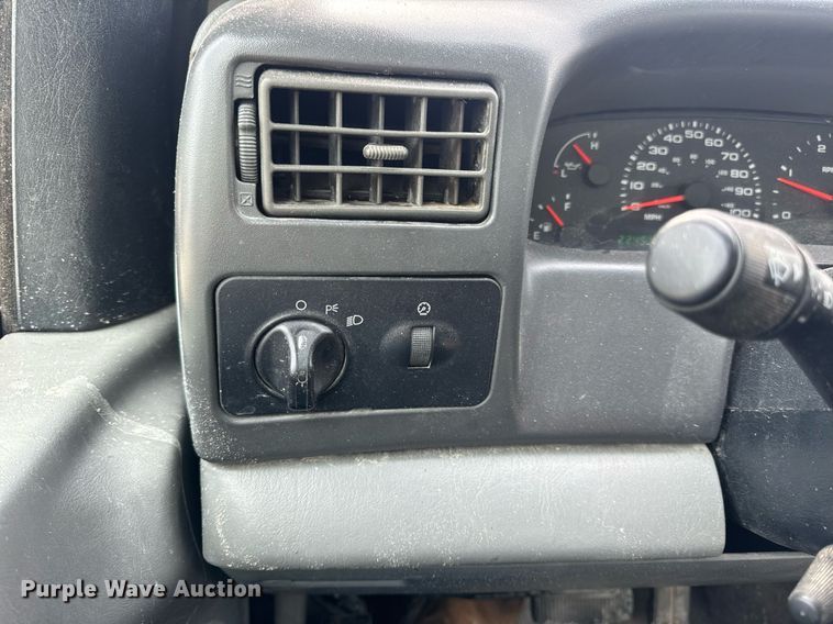 image for item EN5152 2004 Ford F450 Super Duty chipper truck