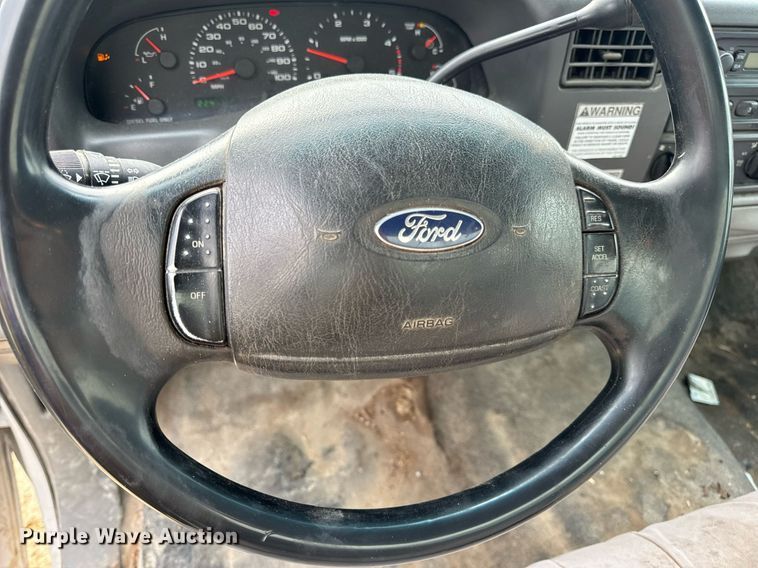 image for item EN5152 2004 Ford F450 Super Duty chipper truck