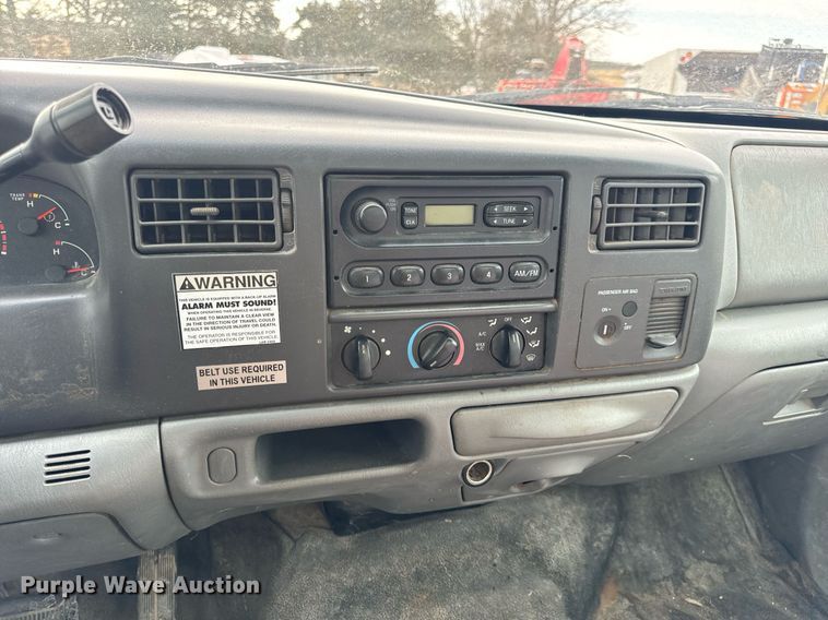 image for item EN5152 2004 Ford F450 Super Duty chipper truck