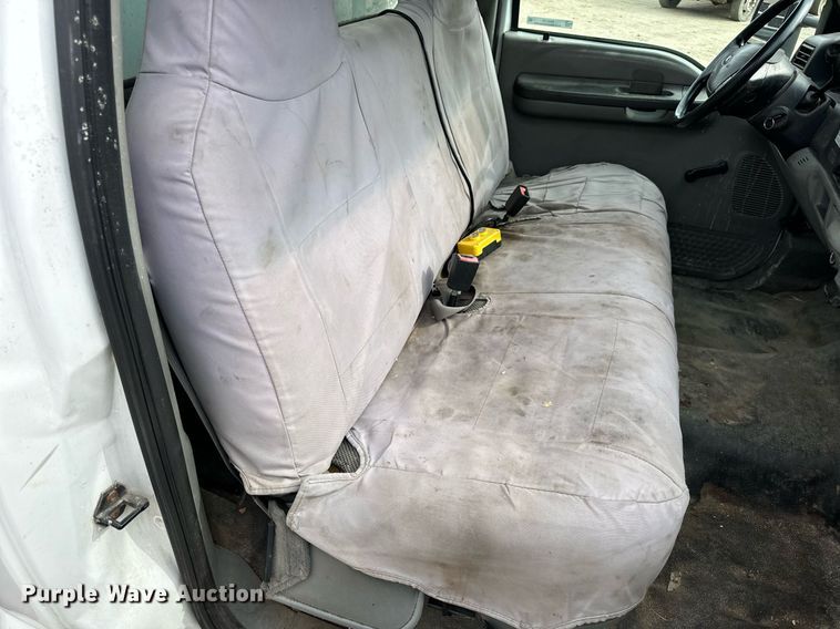 image for item EN5152 2004 Ford F450 Super Duty chipper truck