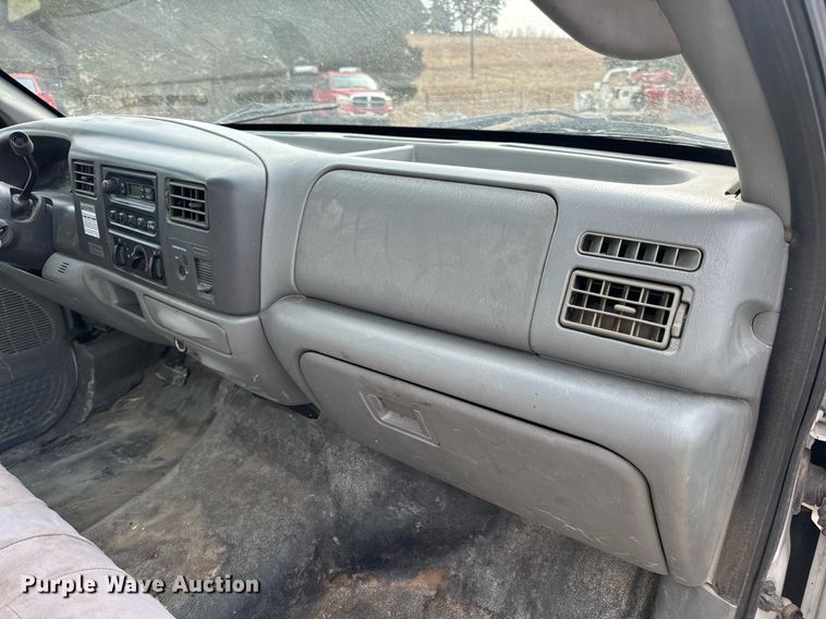 image for item EN5152 2004 Ford F450 Super Duty chipper truck