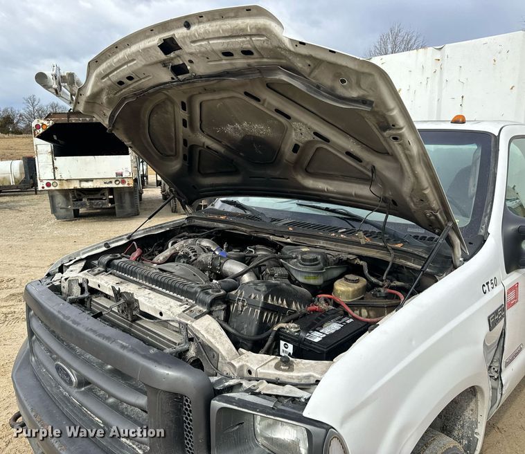 image for item EN5152 2004 Ford F450 Super Duty chipper truck
