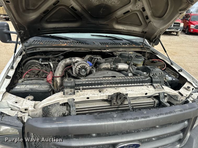 image for item EN5152 2004 Ford F450 Super Duty chipper truck