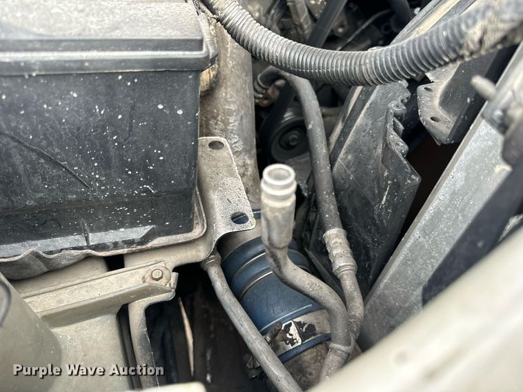 image for item EN5152 2004 Ford F450 Super Duty chipper truck