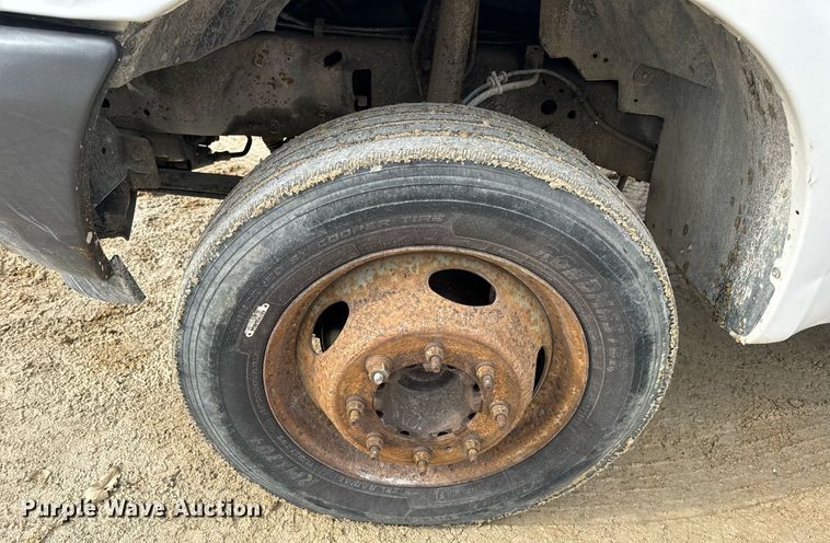 image for item EN5152 2004 Ford F450 Super Duty chipper truck