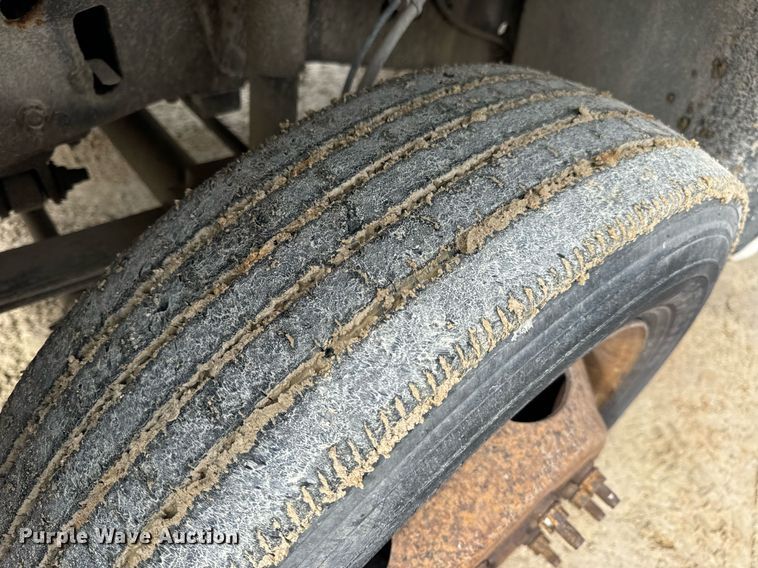 image for item EN5152 2004 Ford F450 Super Duty chipper truck