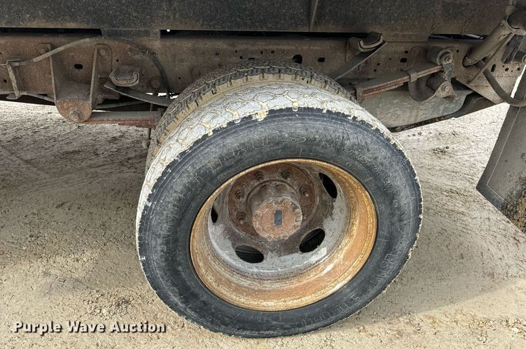 image for item EN5152 2004 Ford F450 Super Duty chipper truck