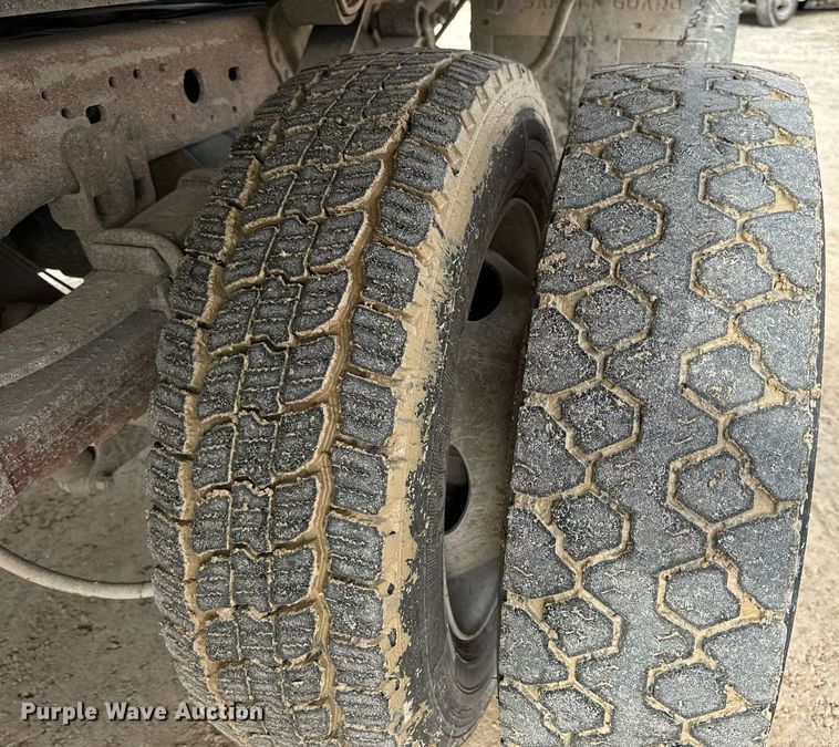 image for item EN5152 2004 Ford F450 Super Duty chipper truck