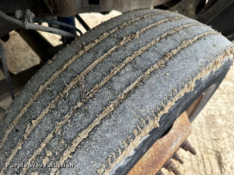 image for item EN5152 2004 Ford F450 Super Duty chipper truck