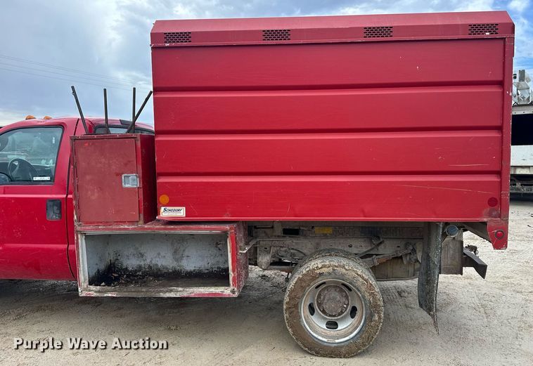 image for item EN5156 2006 Ford F550 Super Duty chipper truck