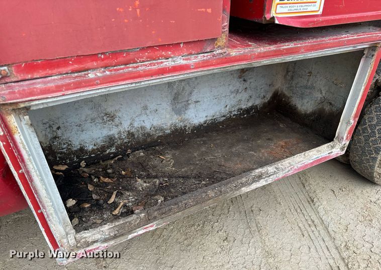 image for item EN5156 2006 Ford F550 Super Duty chipper truck