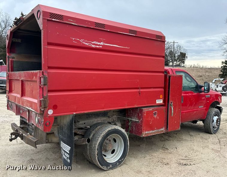 image for item EN5156 2006 Ford F550 Super Duty chipper truck
