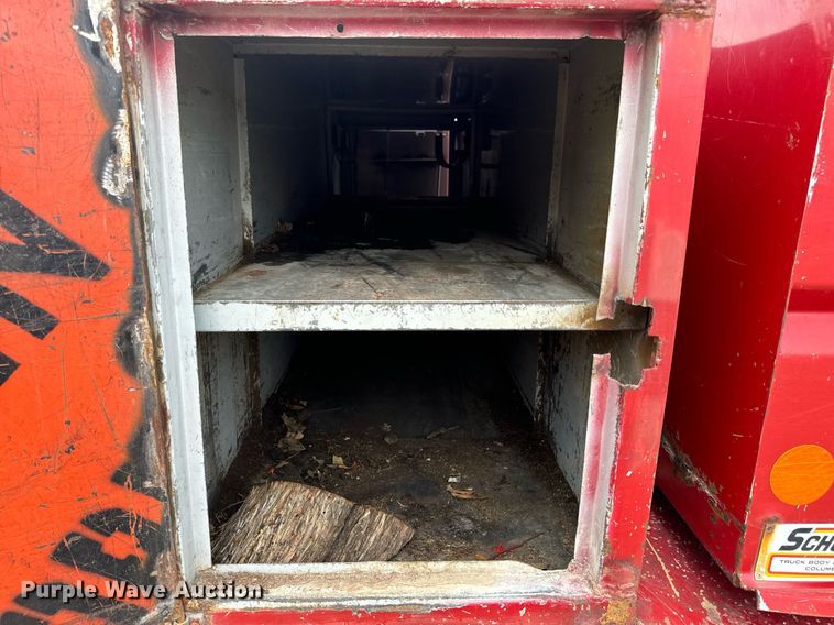 image for item EN5156 2006 Ford F550 Super Duty chipper truck