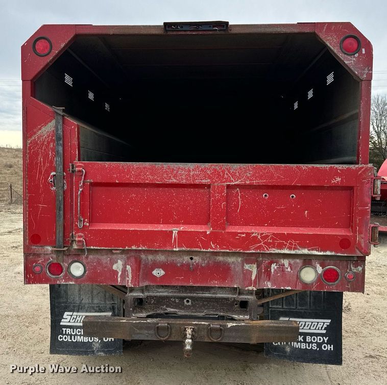 image for item EN5156 2006 Ford F550 Super Duty chipper truck