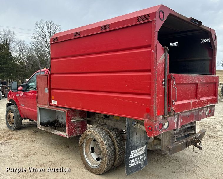 image for item EN5156 2006 Ford F550 Super Duty chipper truck