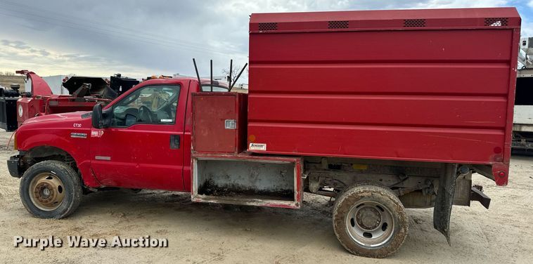 image for item EN5156 2006 Ford F550 Super Duty chipper truck