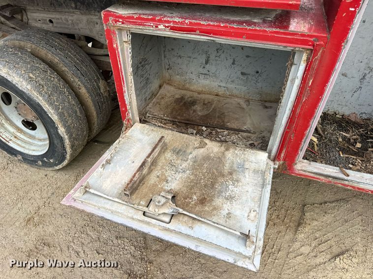 image for item EN5156 2006 Ford F550 Super Duty chipper truck