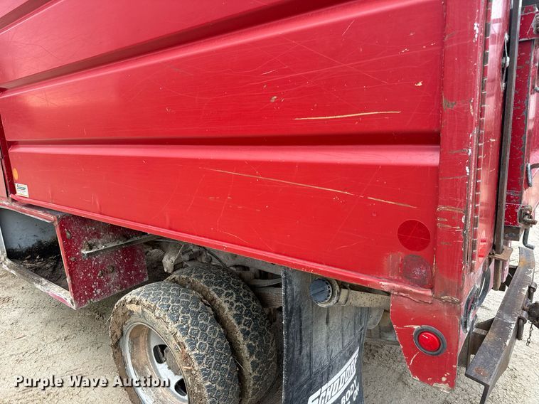 image for item EN5156 2006 Ford F550 Super Duty chipper truck