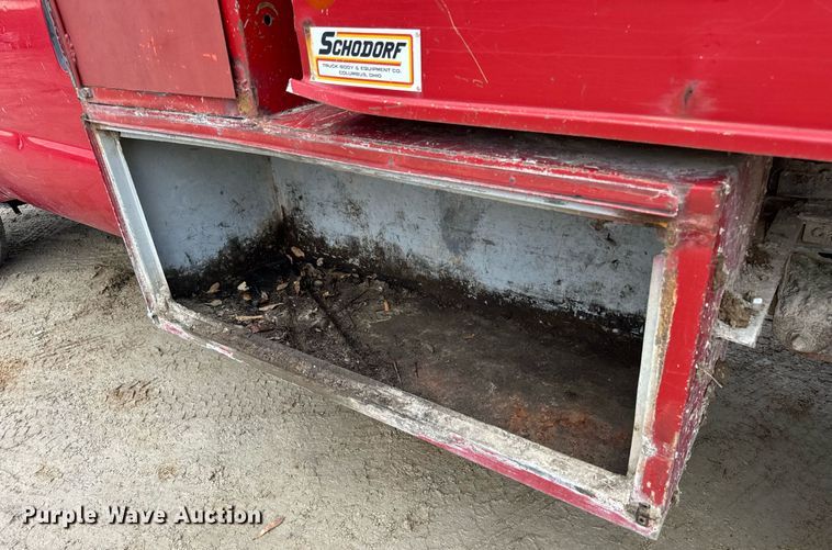 image for item EN5156 2006 Ford F550 Super Duty chipper truck